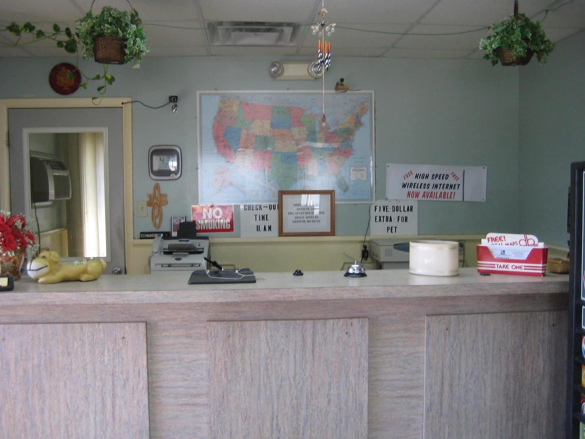 Guest House Motel Chanute Interior photo